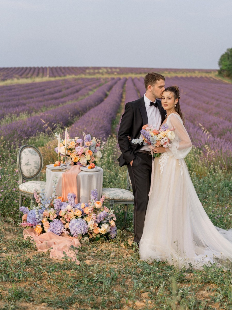 A luxurious elopement in the lavender fields of Provence