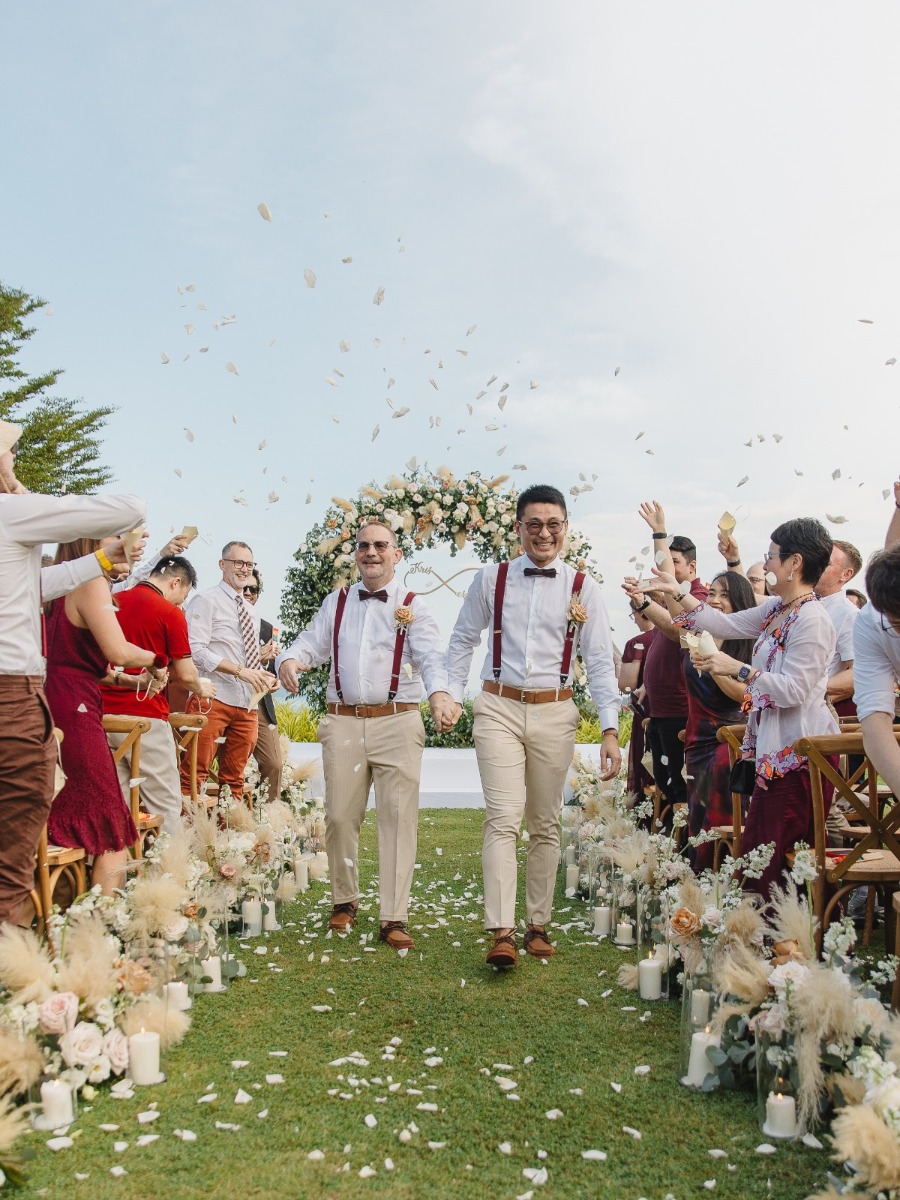 Two grooms planned the perfect 