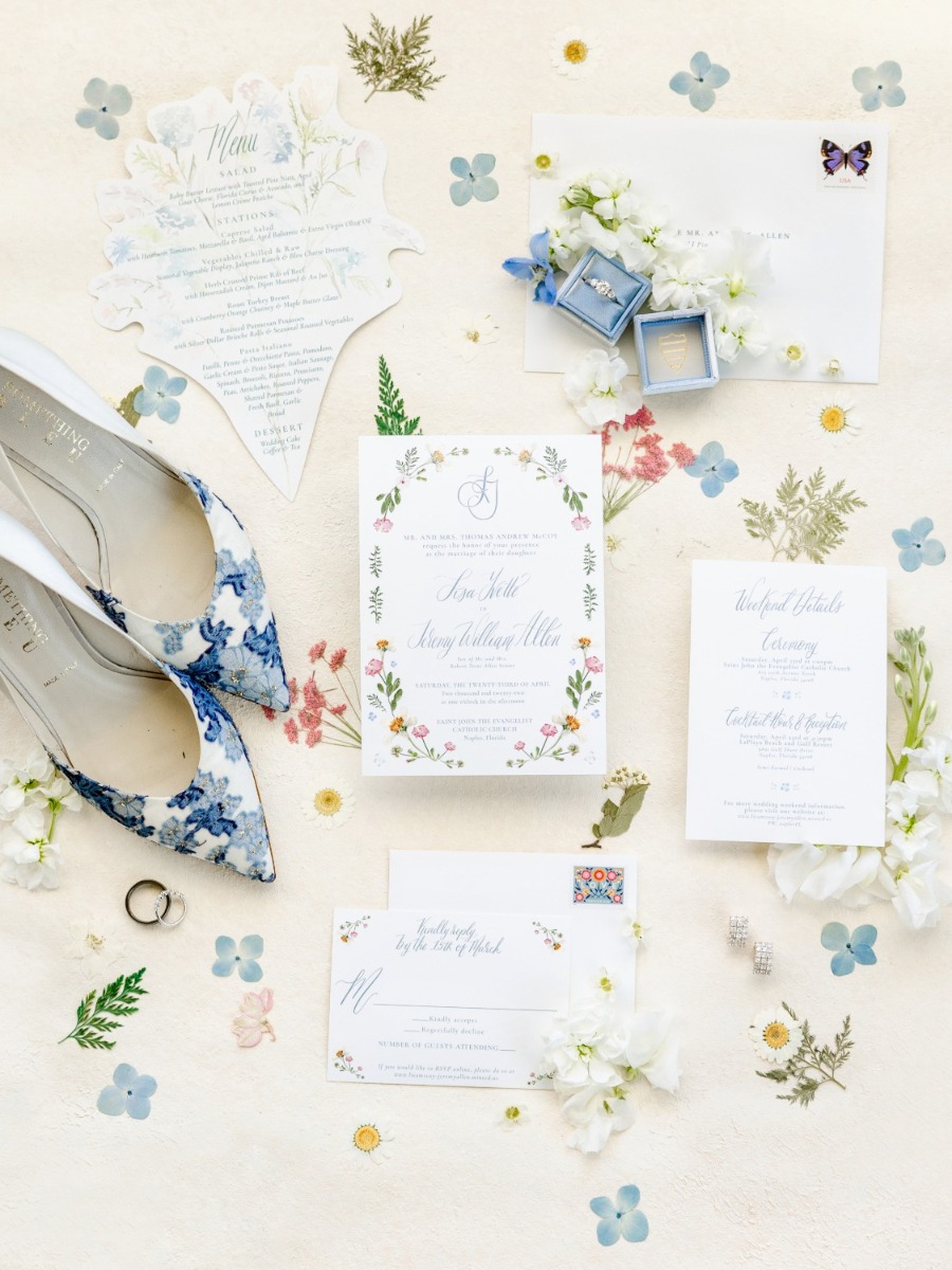 Living trees mixed with pretty florals in this unique pastel wedding