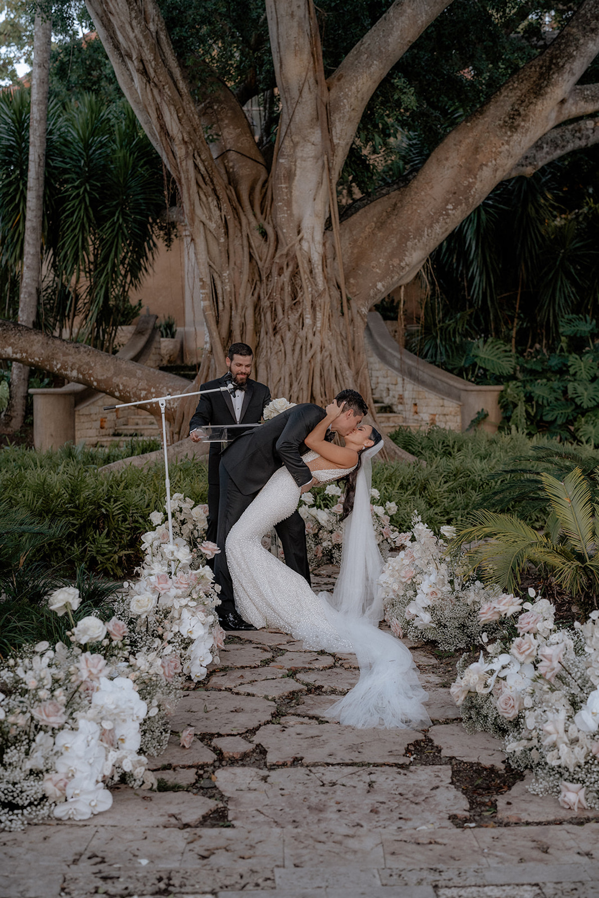 Gatsby Could Never: Contemporary Meets Ethereal for this Glam Ritz Carlton Wedding