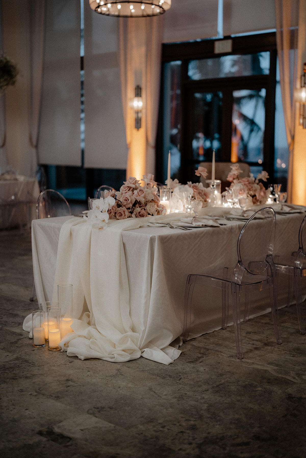 Gatsby Could Never: Contemporary Meets Ethereal for this Glam Ritz Carlton Wedding