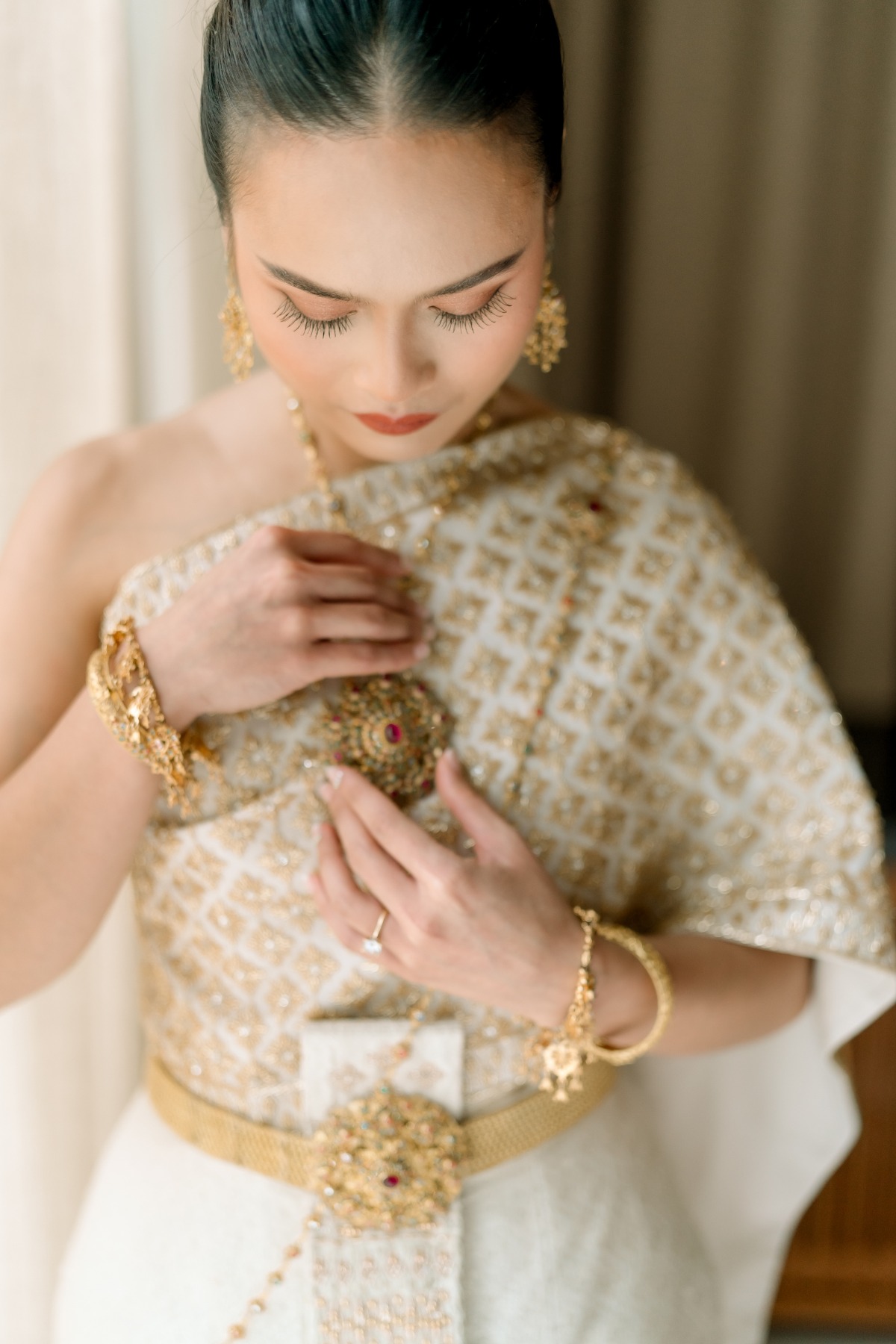 thai wedding gown