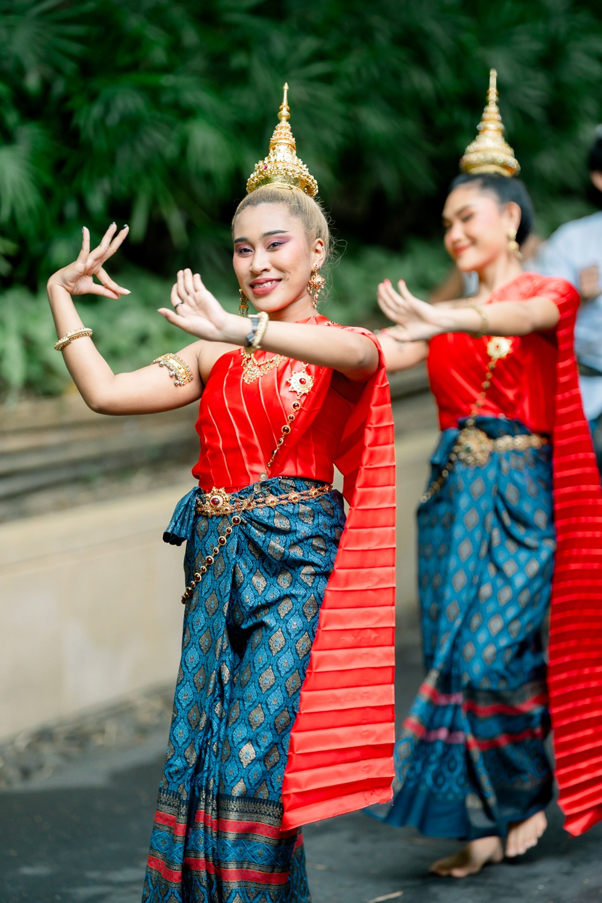 thai dancers for wedding