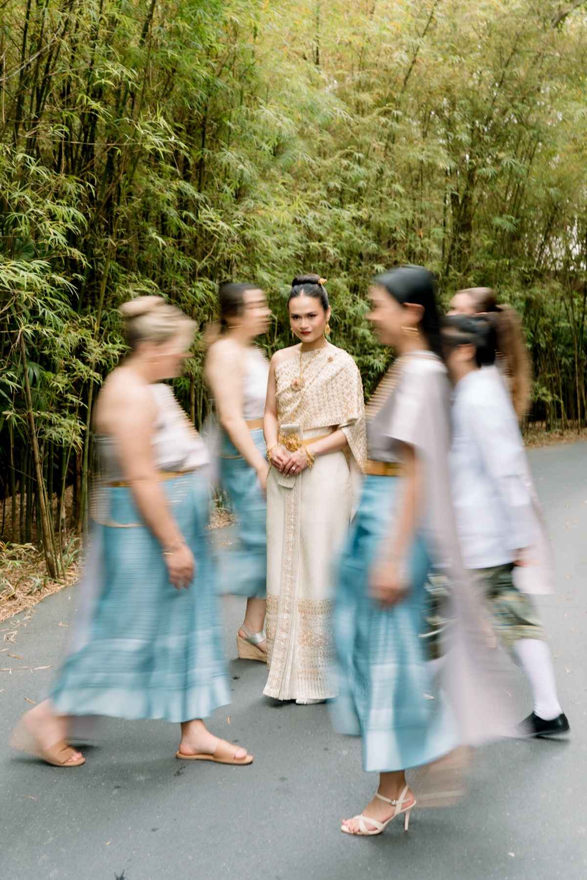 bride in traditional thai attire