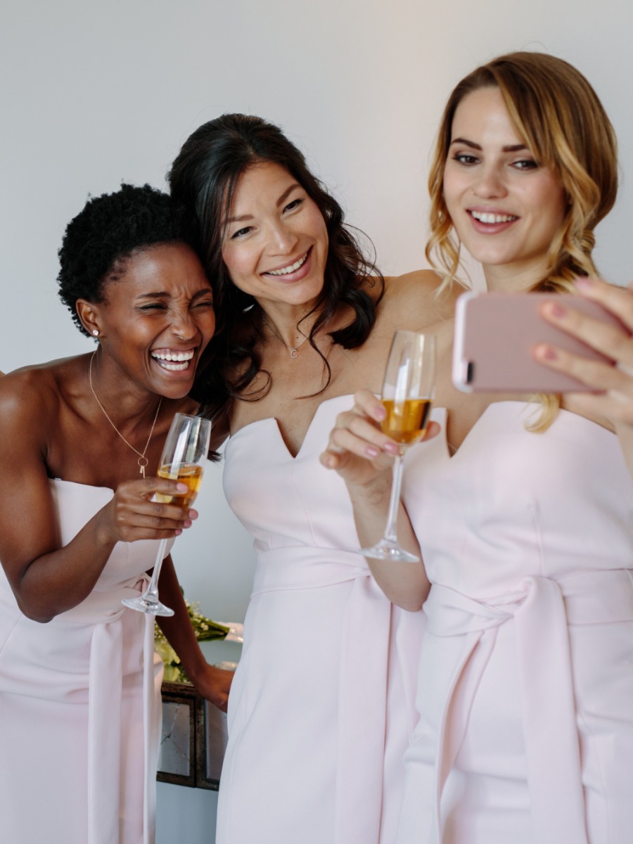 Collecting wedding photos from guests with Wedibox’s digital guestbook